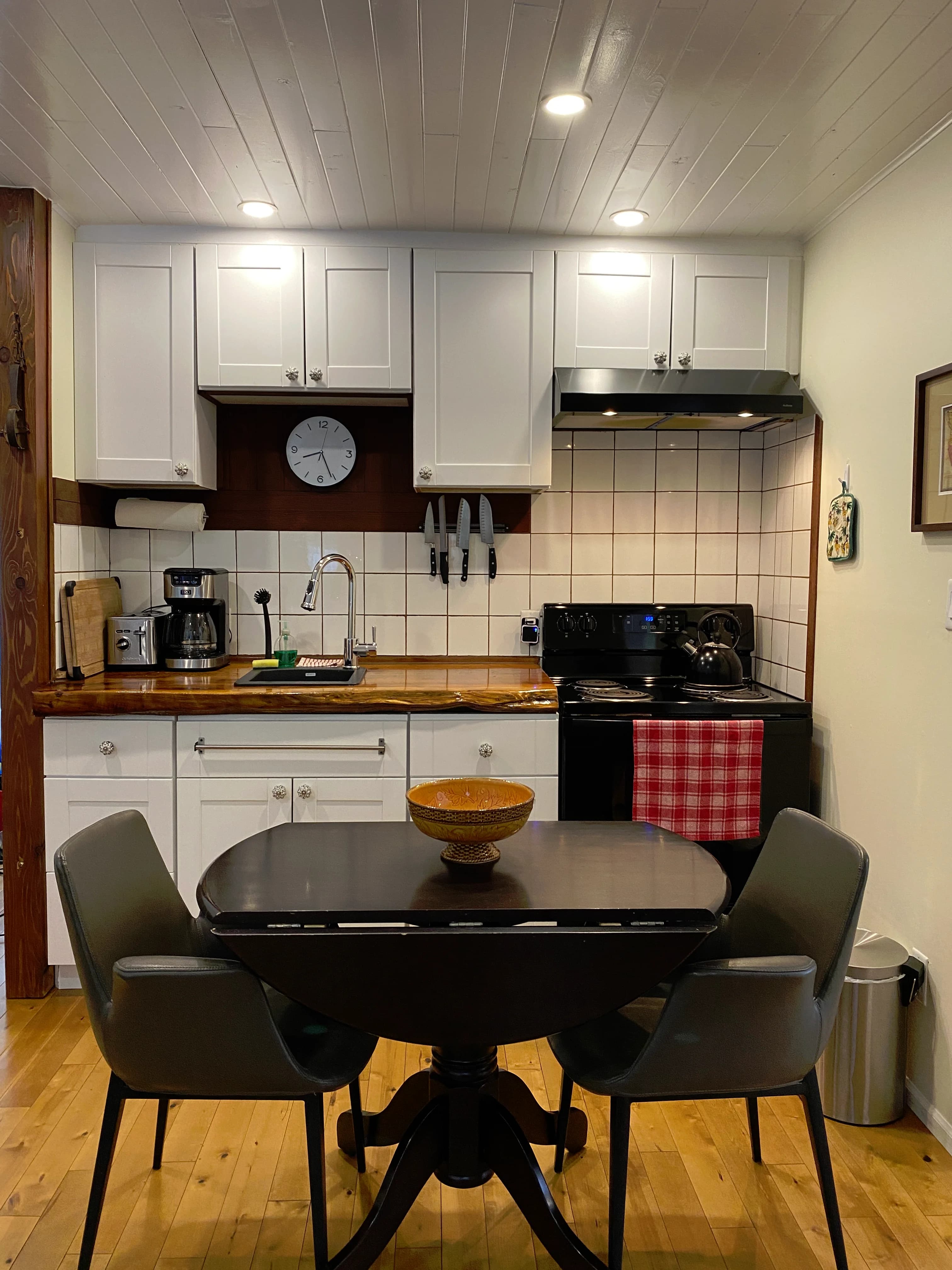 /_next/static/immutable/media/kitchen-02.2zdos-6nr3o3x.webp
